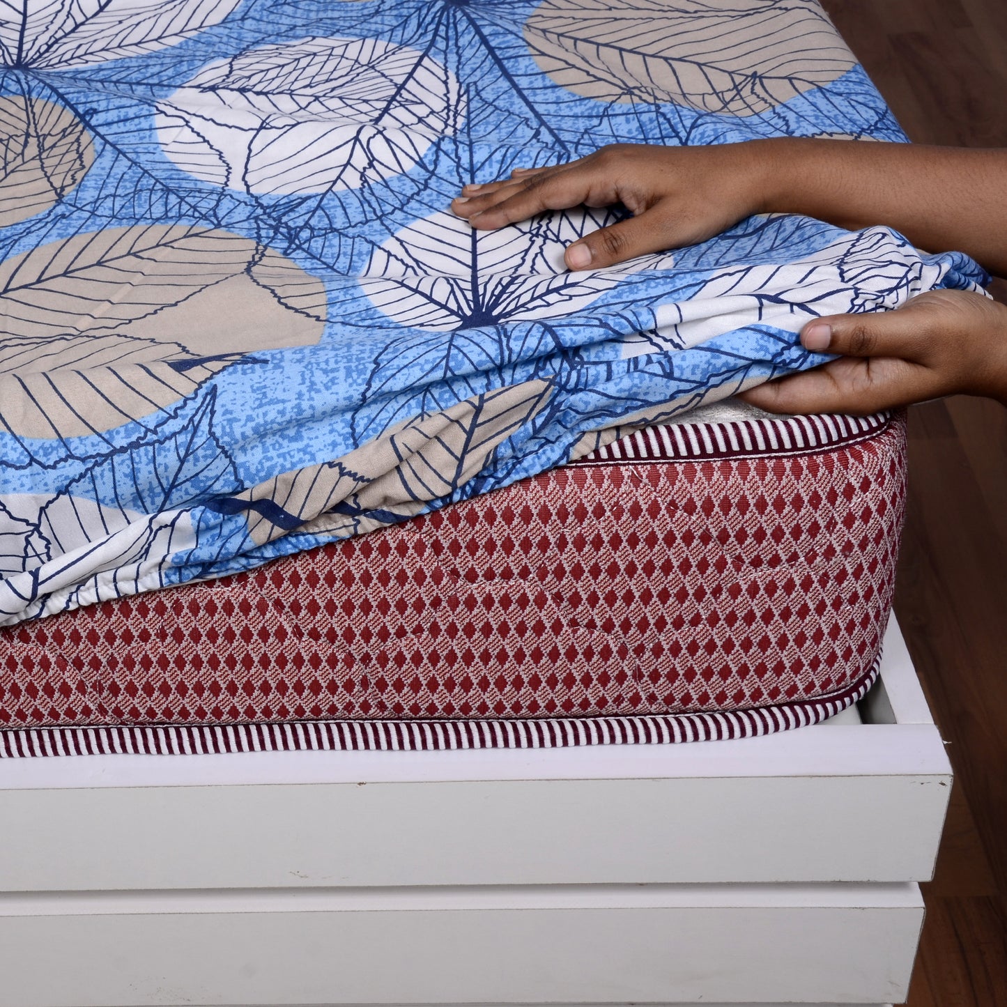 Blue & Beige Floral Elastic Fitted Double Bed Bedsheet