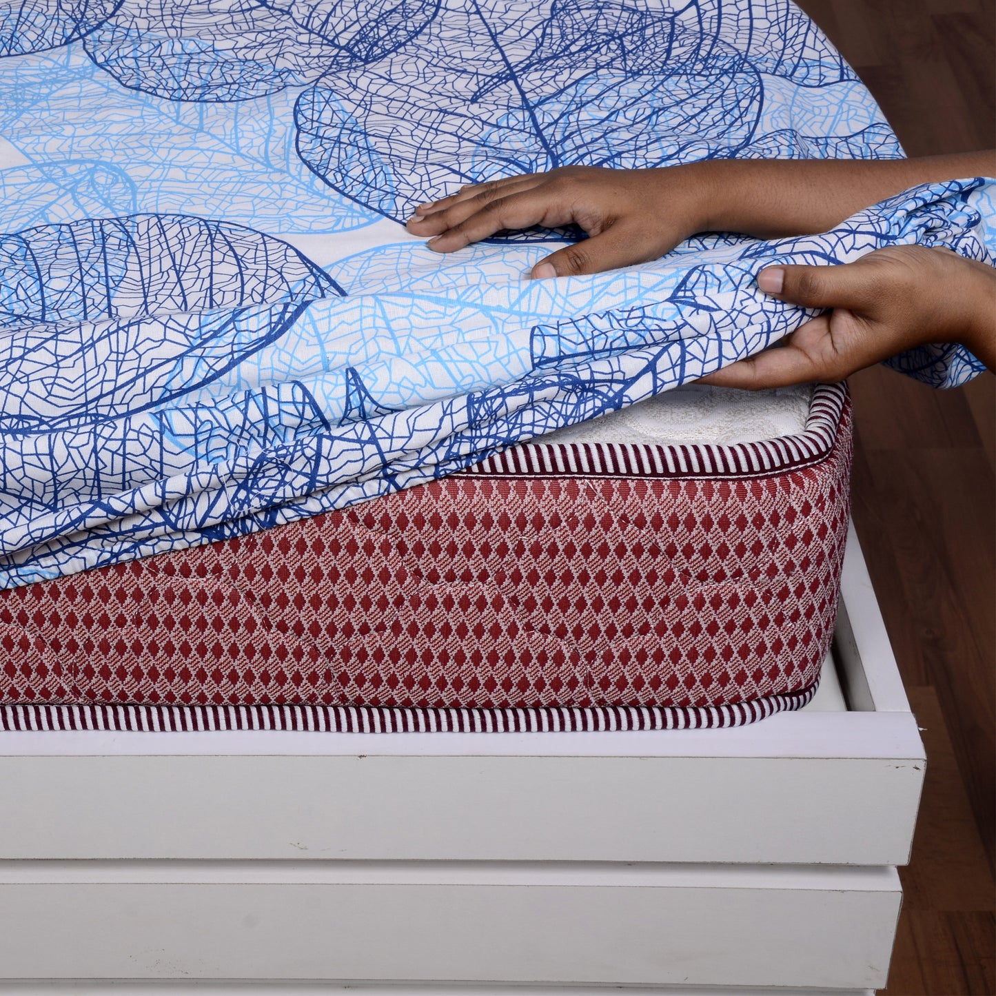 Light Blue Dry Leaves Pattern Elastic Fitted Bedsheet For Single Bed