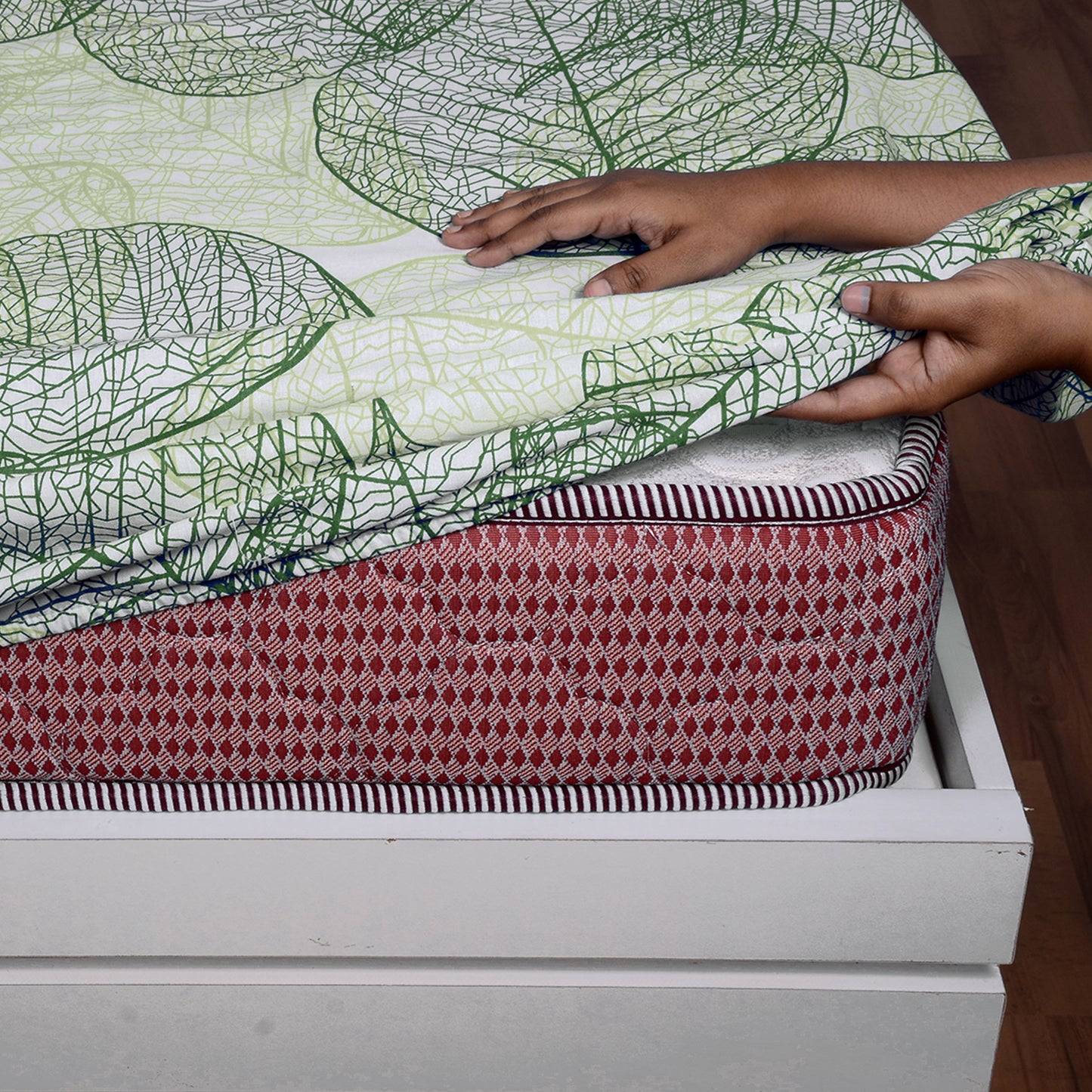 Sage Green Dry Leaves Pattern Elastic Fitted Bedsheet For Single Bed