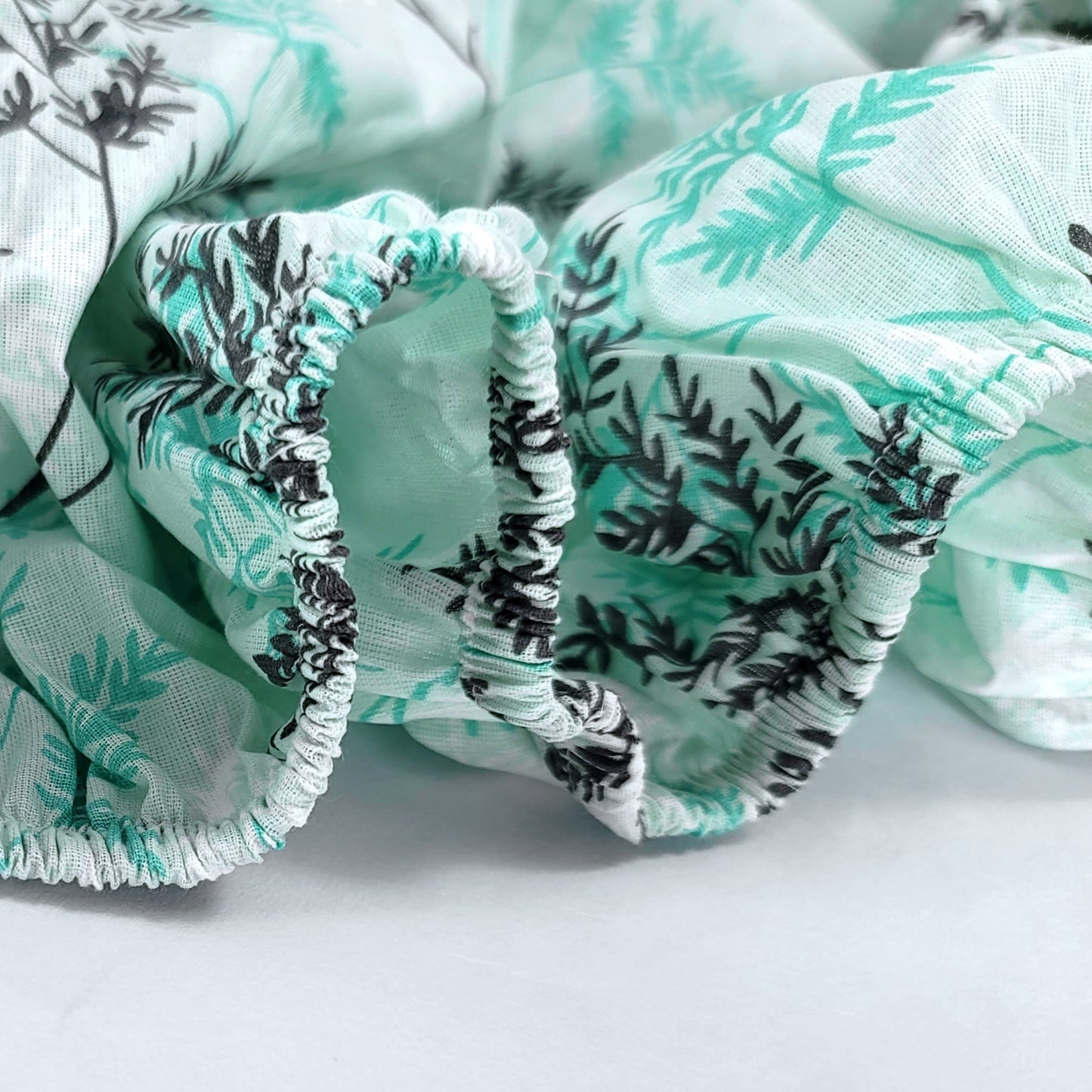 Lady Fern Aqua Mist Floral 144 TC Cotton King Fitted Bedsheet With 2 Pillowcovers
