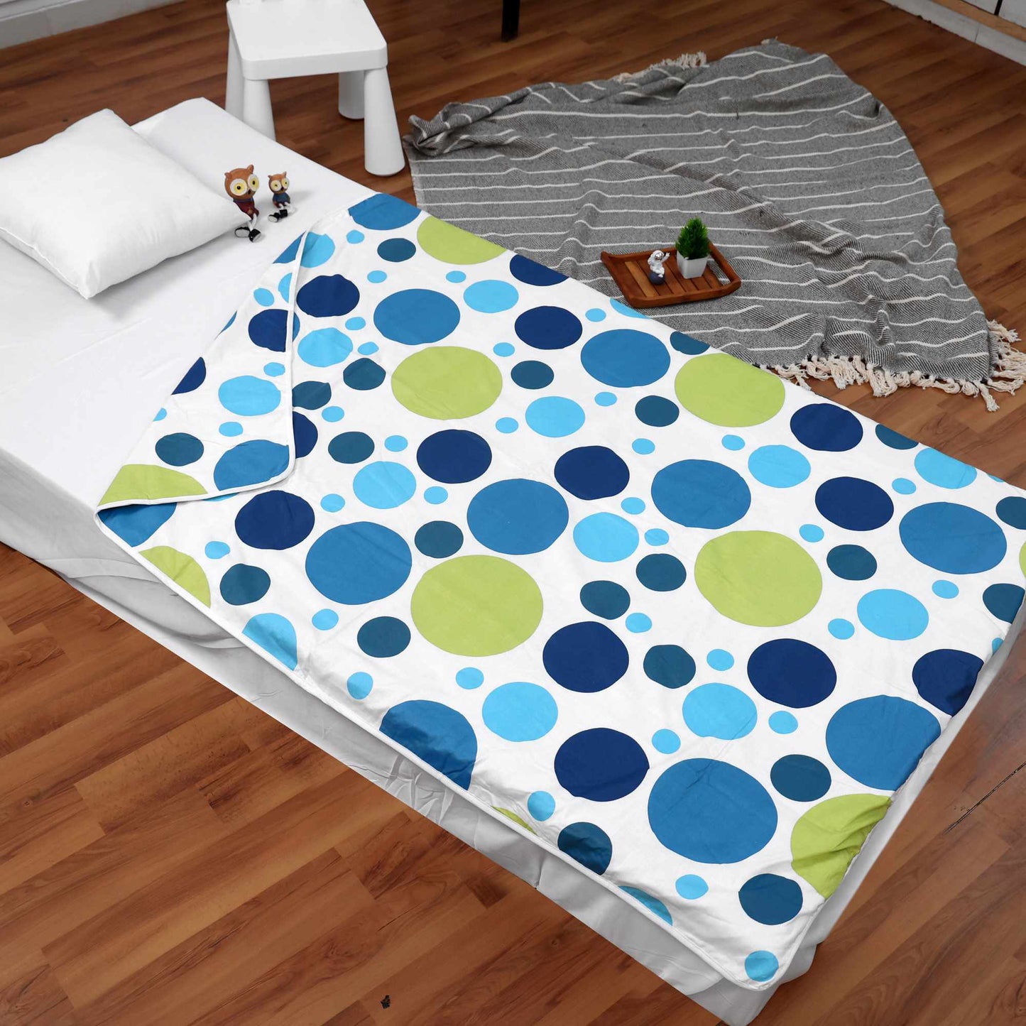 Blue And White 144 TC 100% Cotton Polka Dotted Pattern Baby Single Bed AC Blanket Dohar for Kids