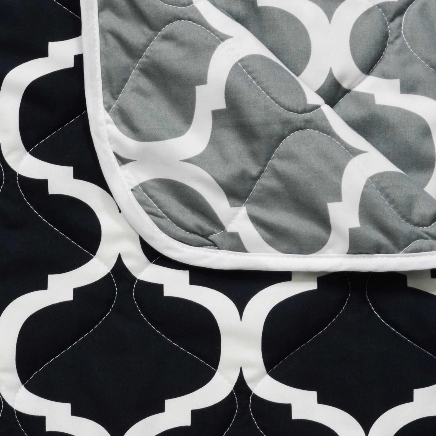 Black and Grey Quatrefoil AC Quilt Comforter for Single Bed