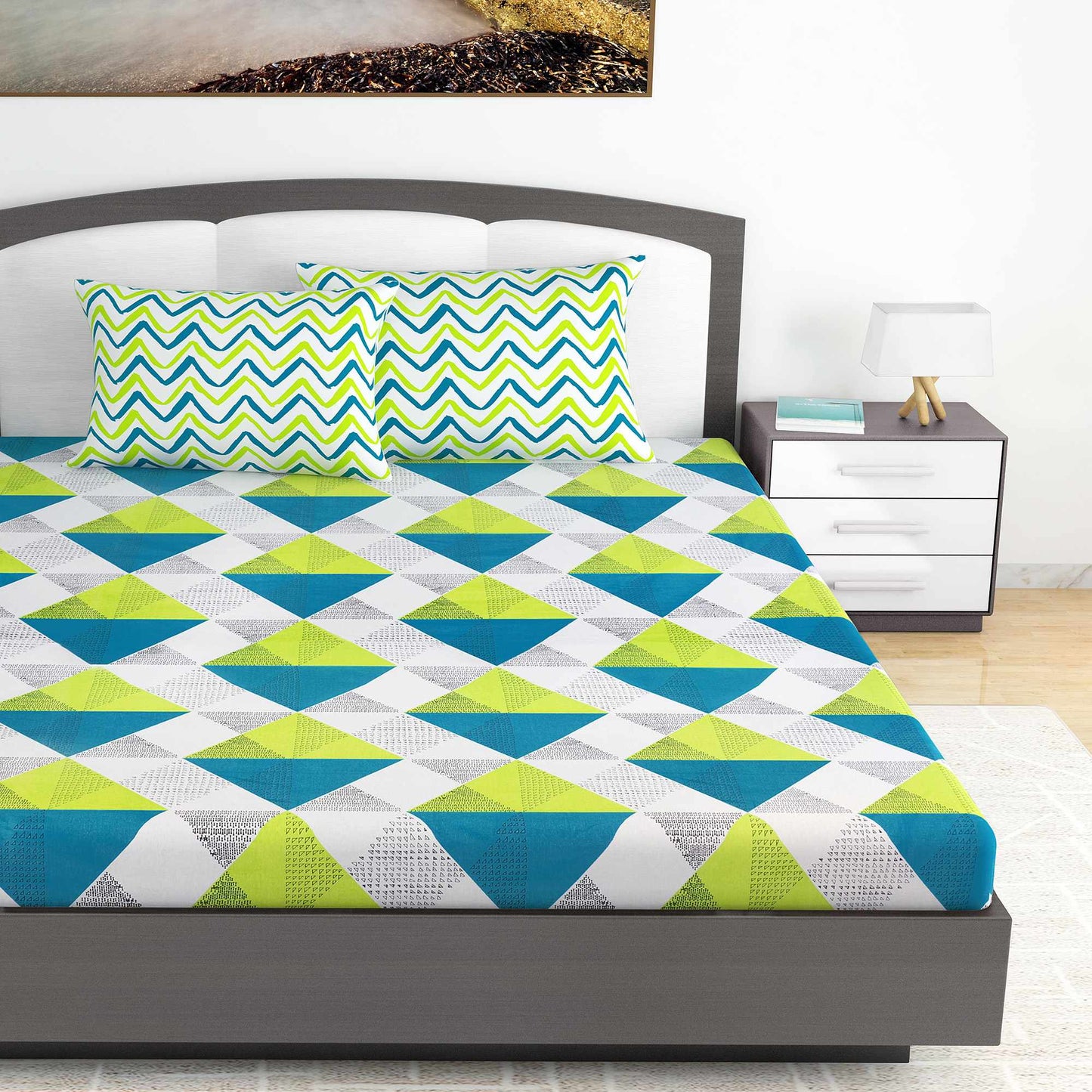 Triangle Print Bedsheet For King Size Bed