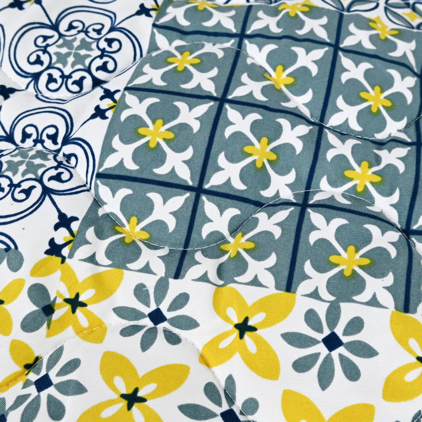 Yellow & Grey Tile Single Kids Bed Comforter – 120 GSM Microfiber