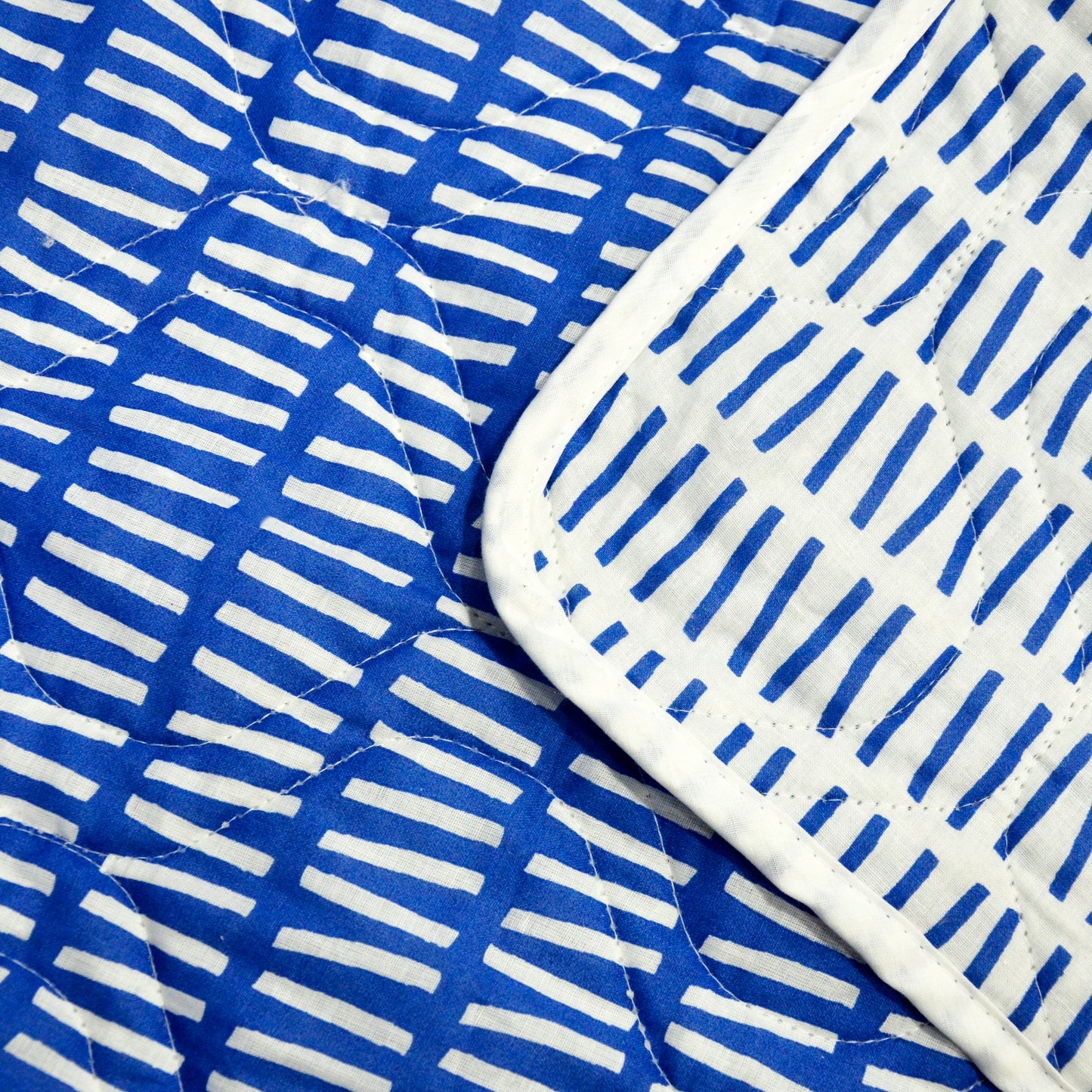 Dash Line Cambric AC Quilt Comforter for Single Bed