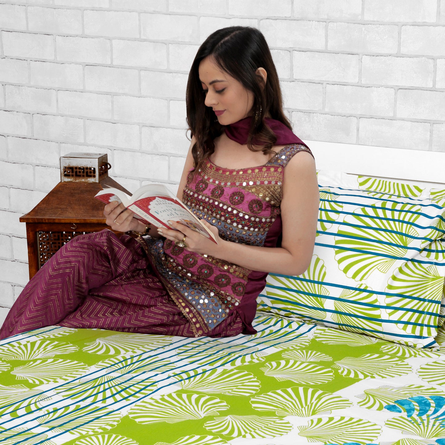 Neutral Floral Bedsheet For Double Bed