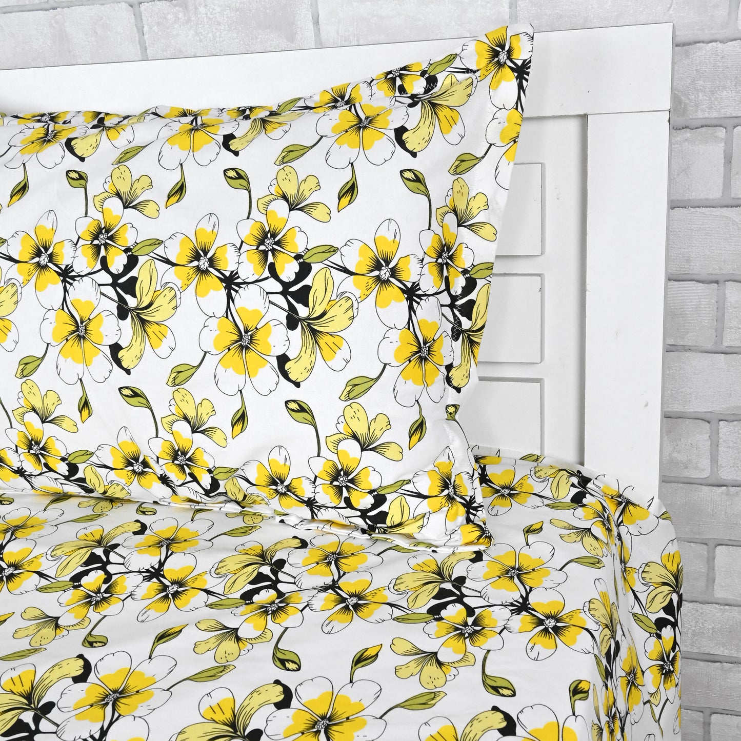 Golden Daffodil Floral Print 144 TC Cotton Single Bed Bedsheet