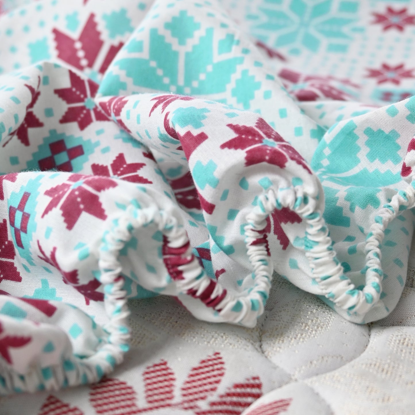 Aqua Scarlet Floral 144 TC Polycotton Double Fitted Bedsheet With 2 Pillowcovers