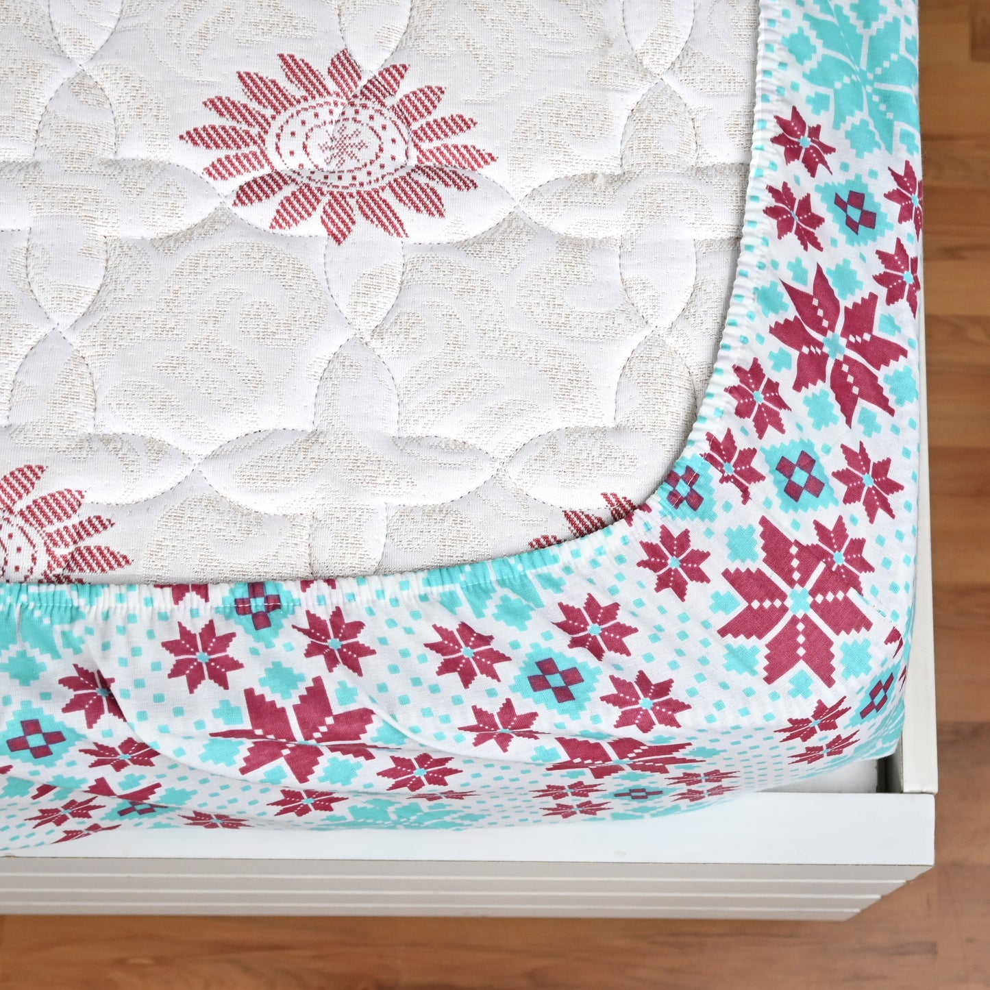 Aqua Scarlet Floral 144 TC Polycotton Double Fitted Bedsheet With 2 Pillowcovers