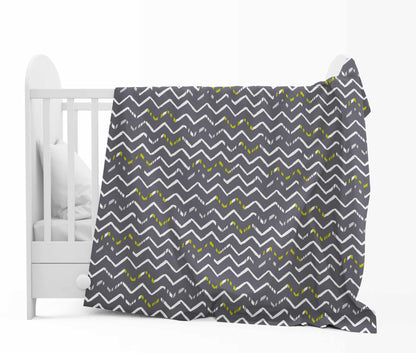 Grey and White 120 GSM Microfiber Abstarct Zig Zag Pattern Baby Single Bed AC Blanket Dohar for Kids