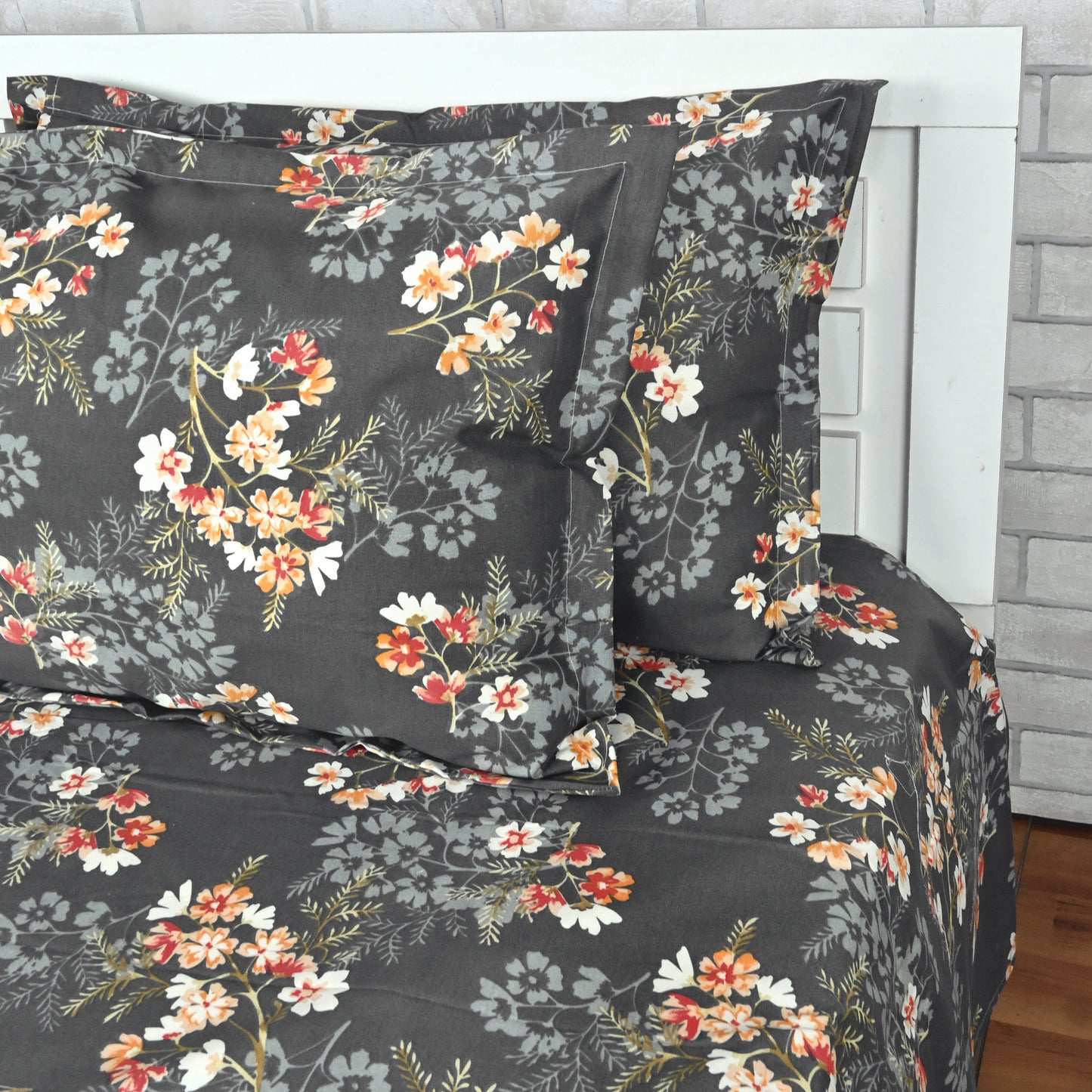 Graphite Shade Floral 144 TC Cotton King Bedsheet With 2 Pillowcovers