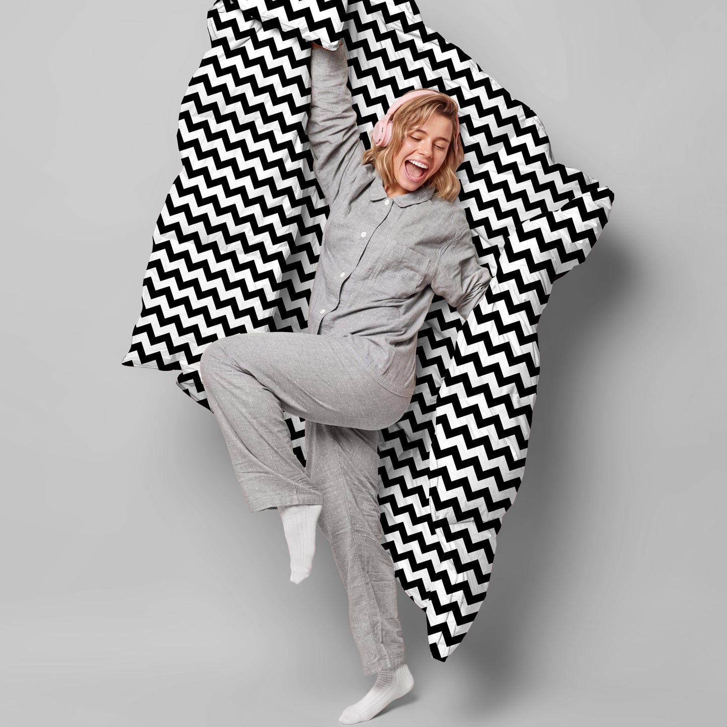 Black and White Chevron AC Quilt Comforter for Single Bed