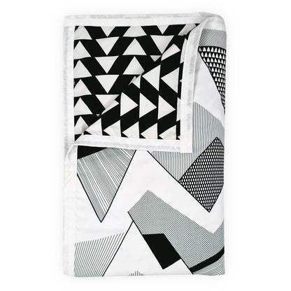Black and White 120 GSM Microfiber Triangle Pattern Single Bed AC Blanket Dohar for All Season