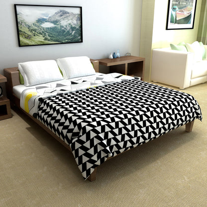 Uneven Triangle Reversible Comforter for Double Bed