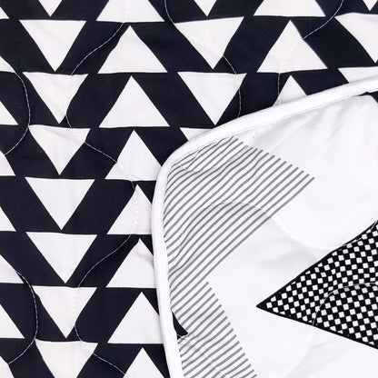 Uneven Triangle Reversible Comforter for Double Bed