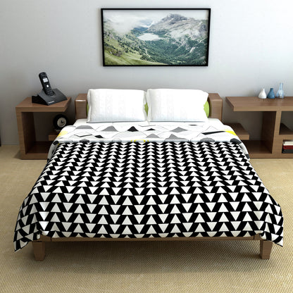 Uneven Triangle Reversible Comforter for Double Bed