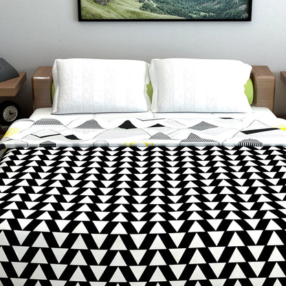 Uneven Triangle Reversible Comforter for Double Bed