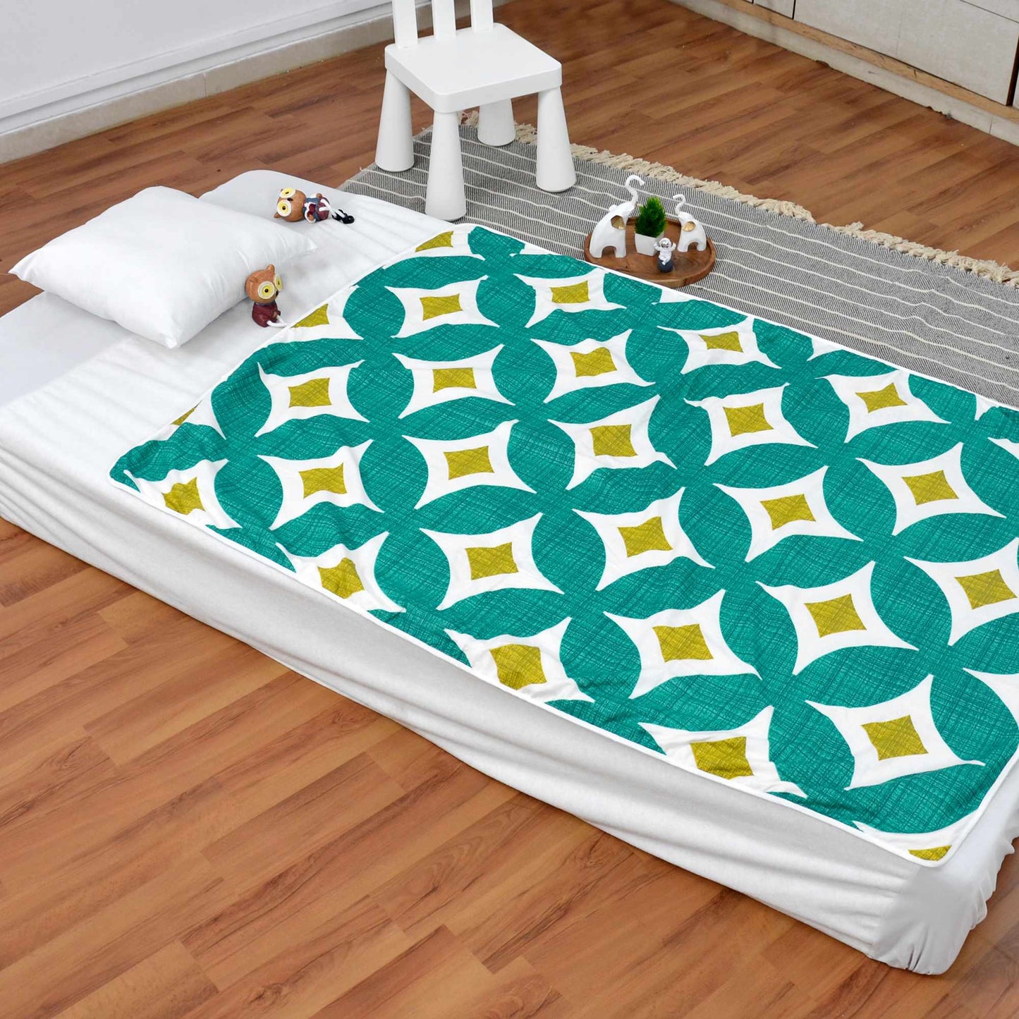 Green and White Cotton 120 GSM Ultrasoft Reversible Single Baby Blanket for Babies