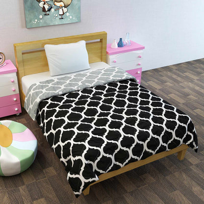 Black And Grey Abstract Pattern 120 GSM Microfiber Baby Single Bed AC Quilt Comforter for Kids