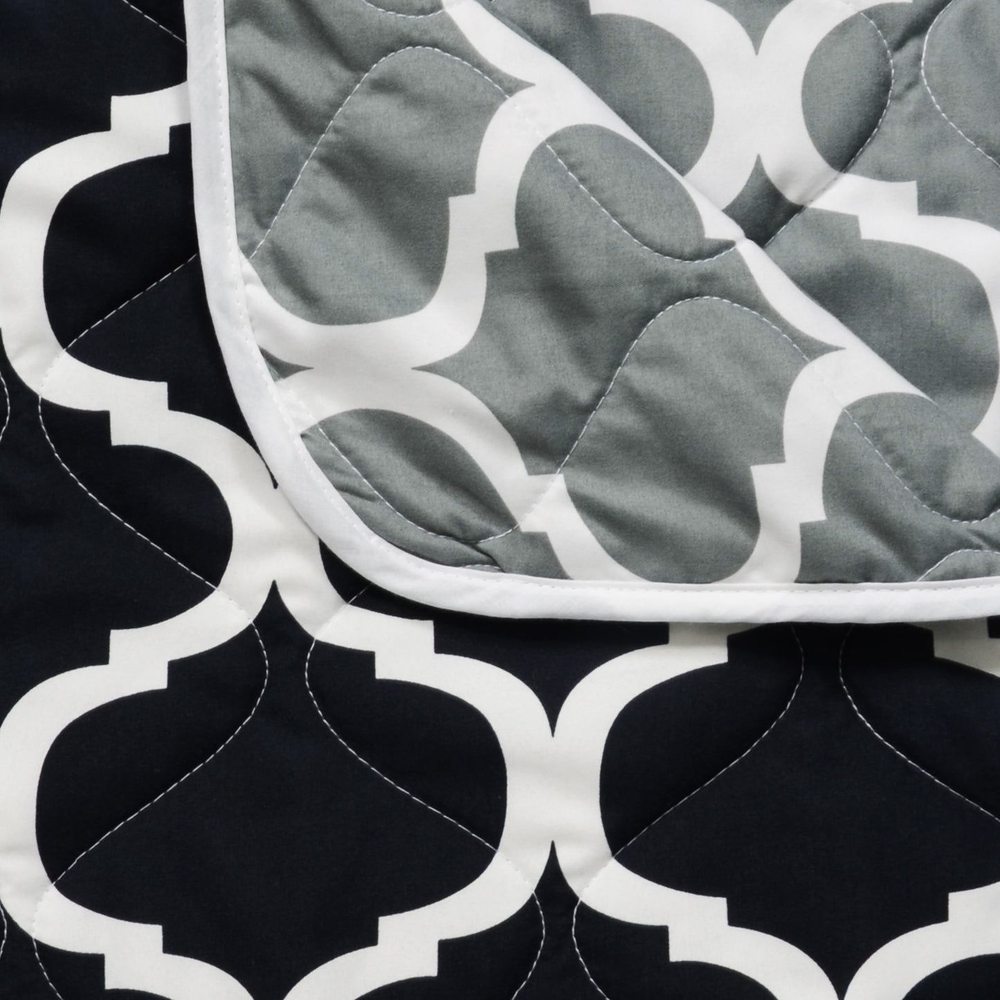 Black And Grey Quatrefoil AC Quilt Comforter for Kids