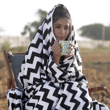 Black and White Chevron AC Quilt Comforter for Single Bed