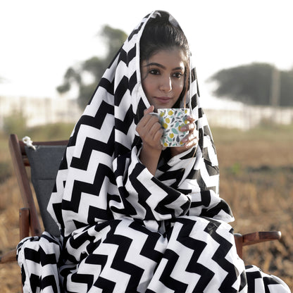 Black and White Chevron AC Quilt Comforter for Single Bed