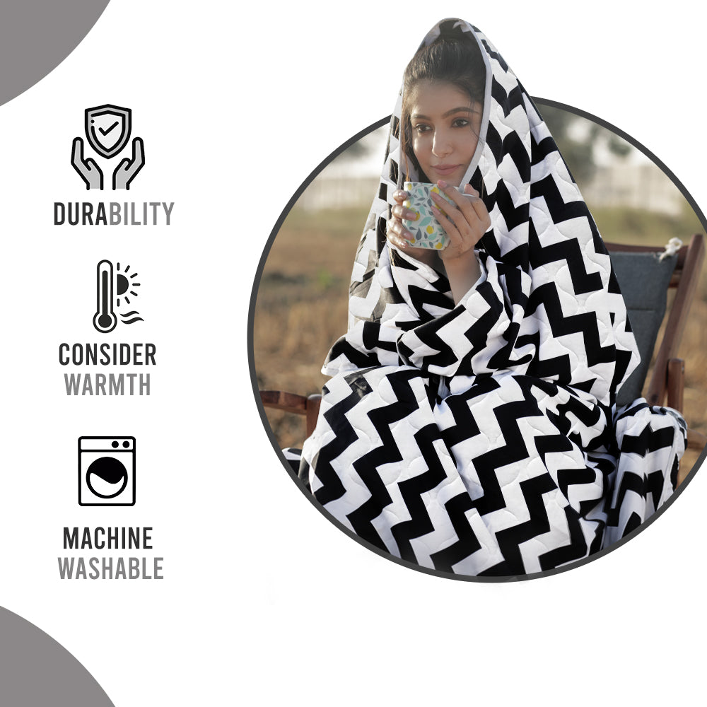 Black and White Chevron Double Bed AC Quilt Comforter