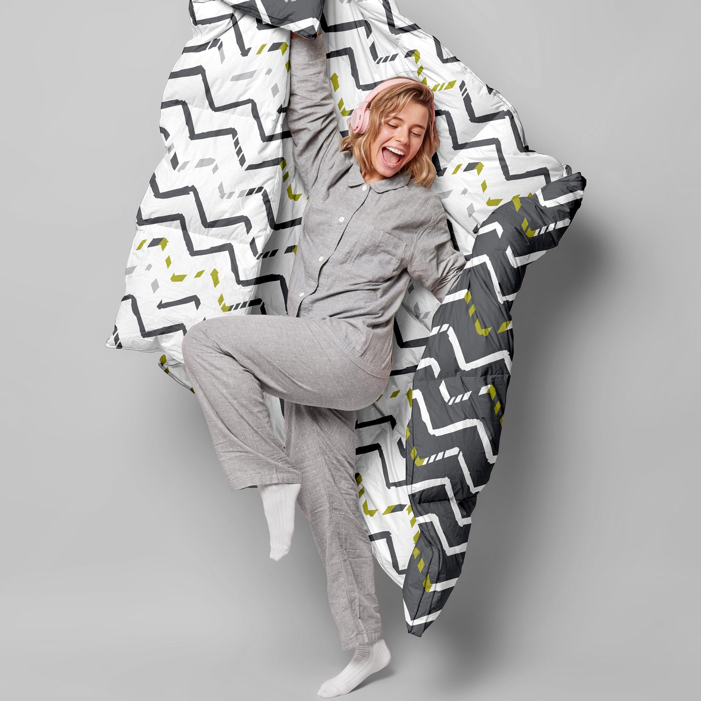 Grey Abstract and White Geographic Pattern Microfiber Comforter Combo For Single Bed