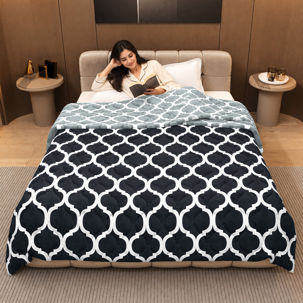 Black and Grey Quatrefoil AC Quilt Comforter for Single Bed