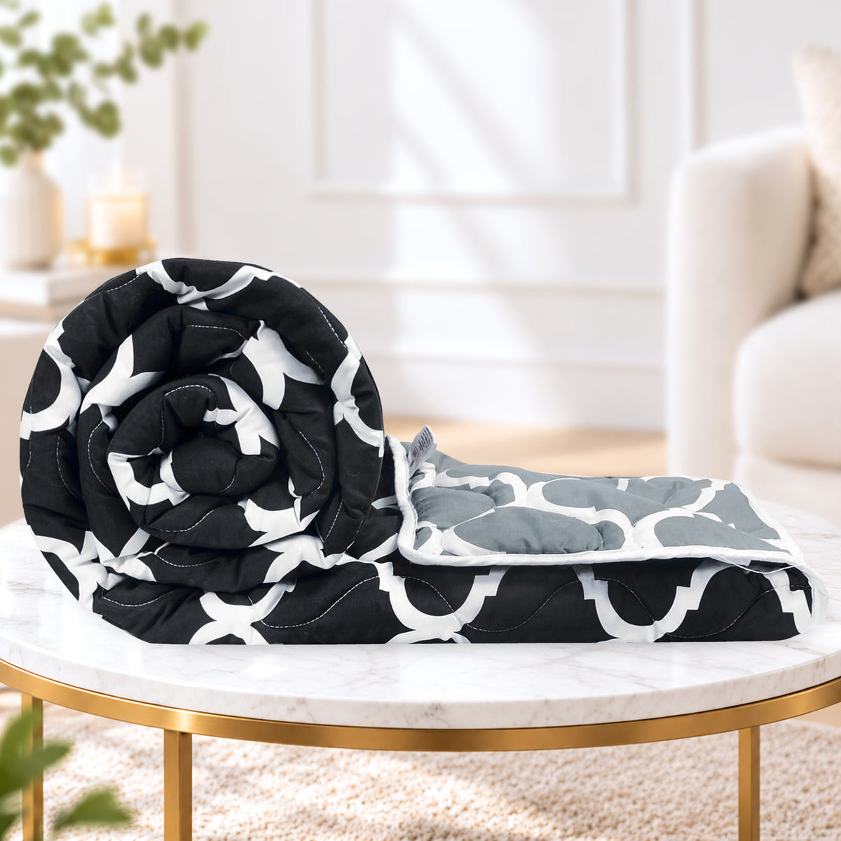Black and Grey Quatrefoil AC Quilt Comforter for Single Bed