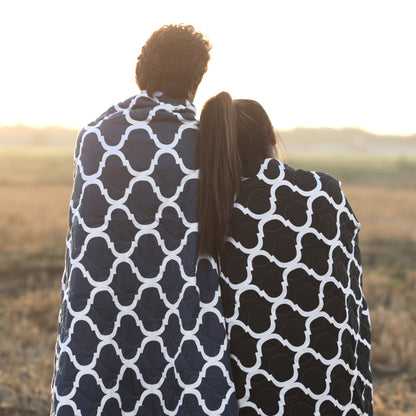 Black and Grey Quatrefoil AC Quilt Comforter for Single Bed