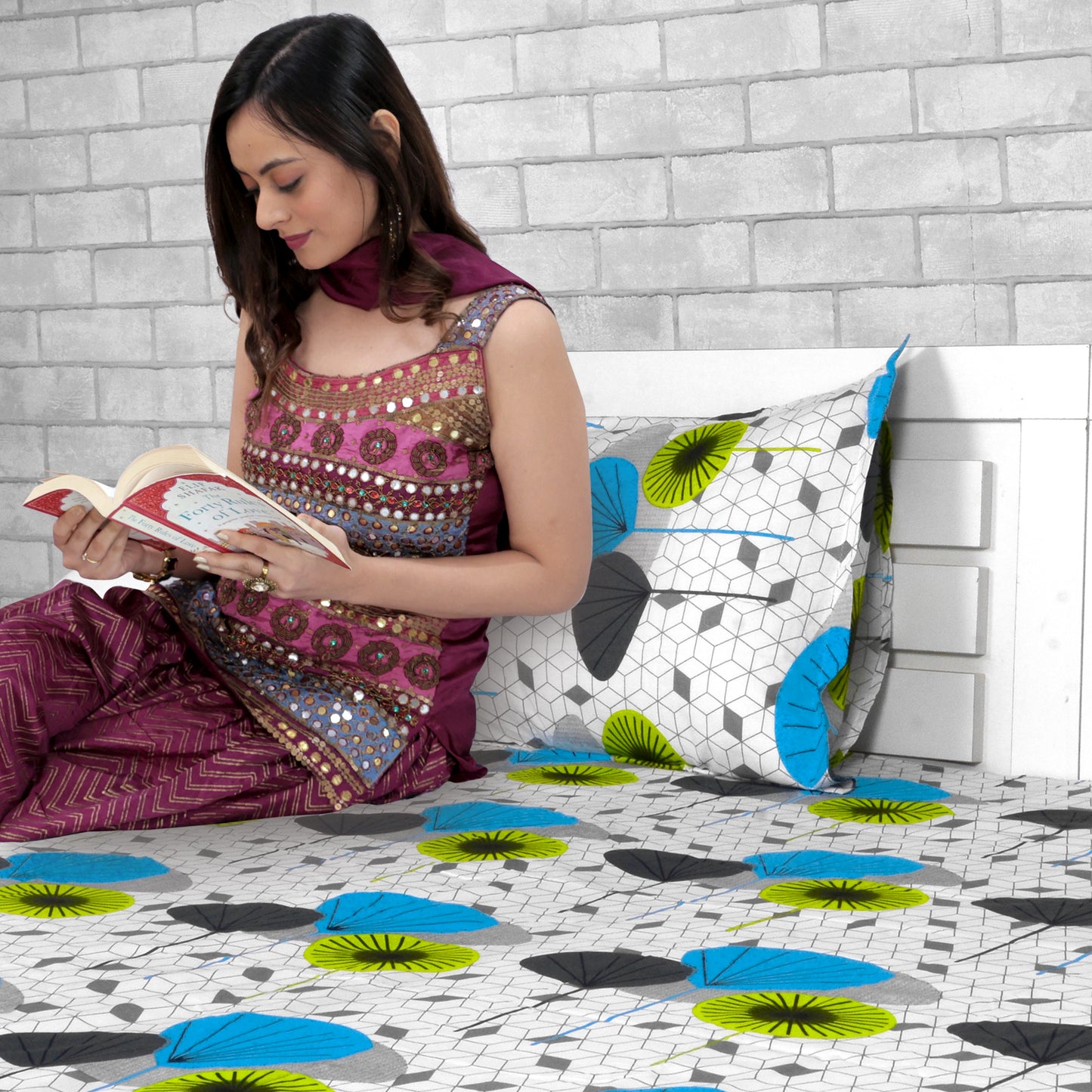 Green & Blue Geometric 144 TC Cotton Single Bedsheet With 1 Pillowcover