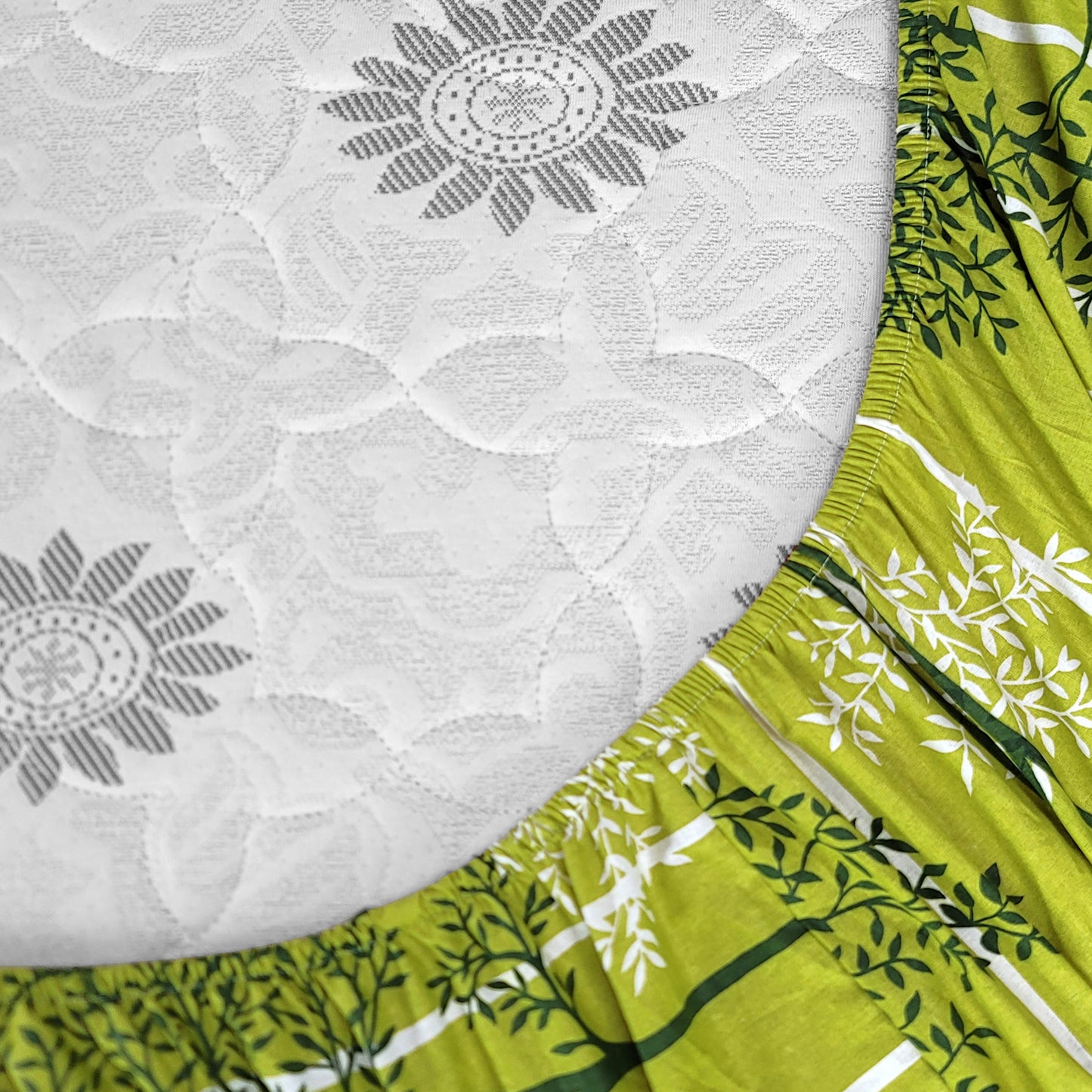 Green & White Leaf Tree Elastic Fitted King Bed Bedsheet