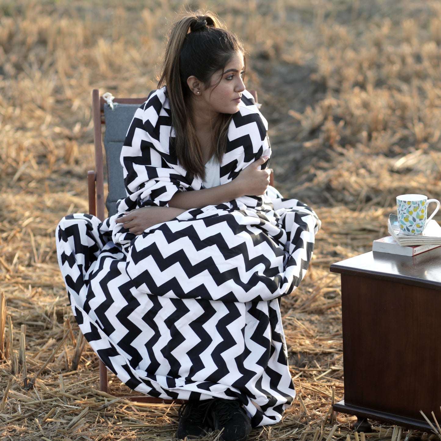 Black Modern Zig Zag Microfiber Double Bed AC Dohar