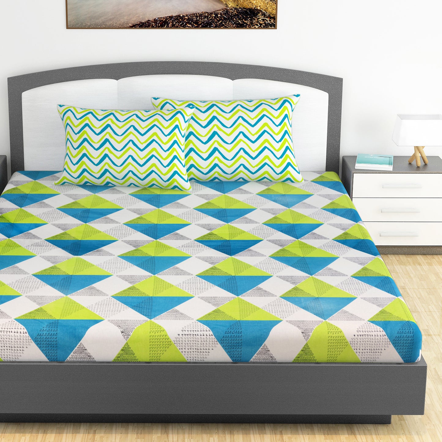 Triangle Print Bedsheet For King Size Bed