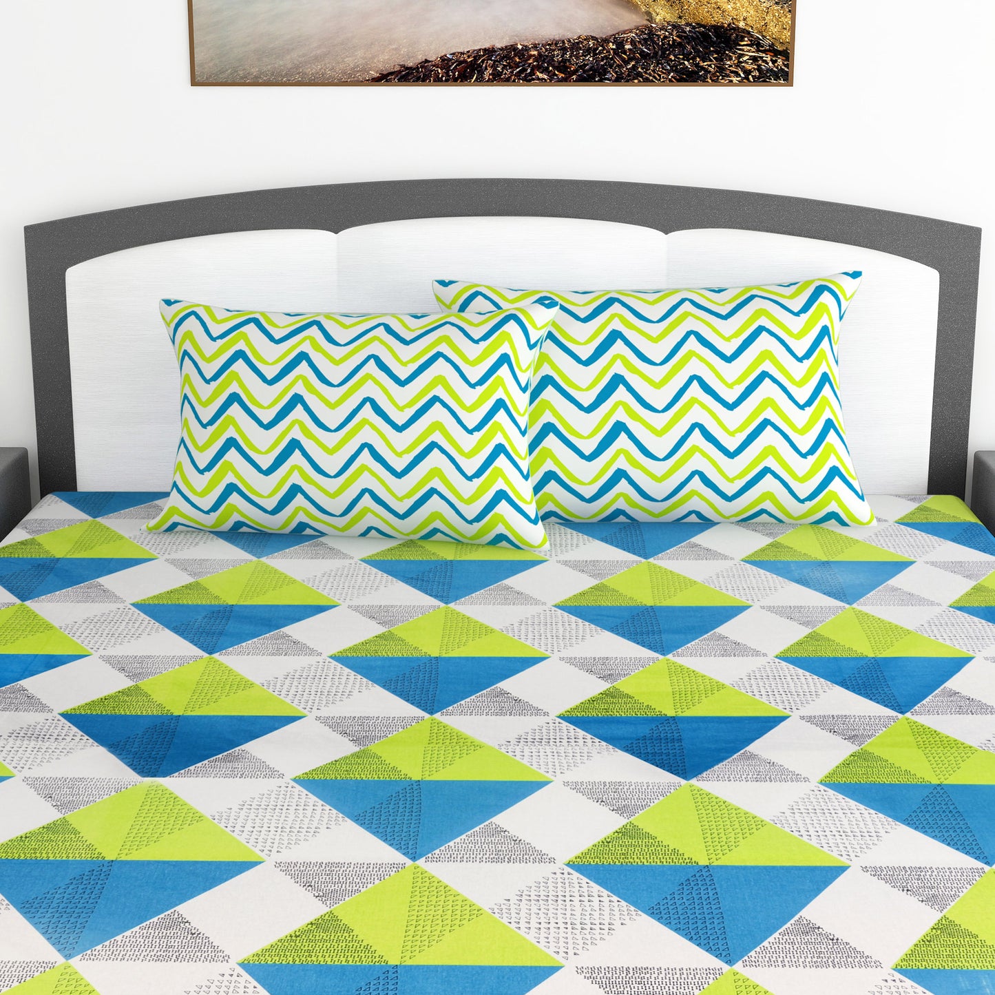 Triangle Print Bedsheet For King Size Bed