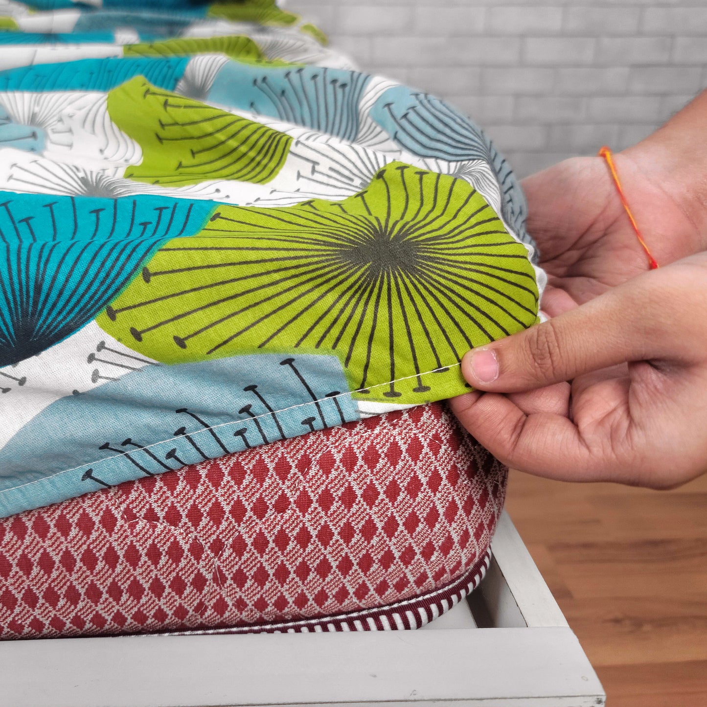 Dandelions Aqua Print Elastic Fitted Bedsheet For King Bed