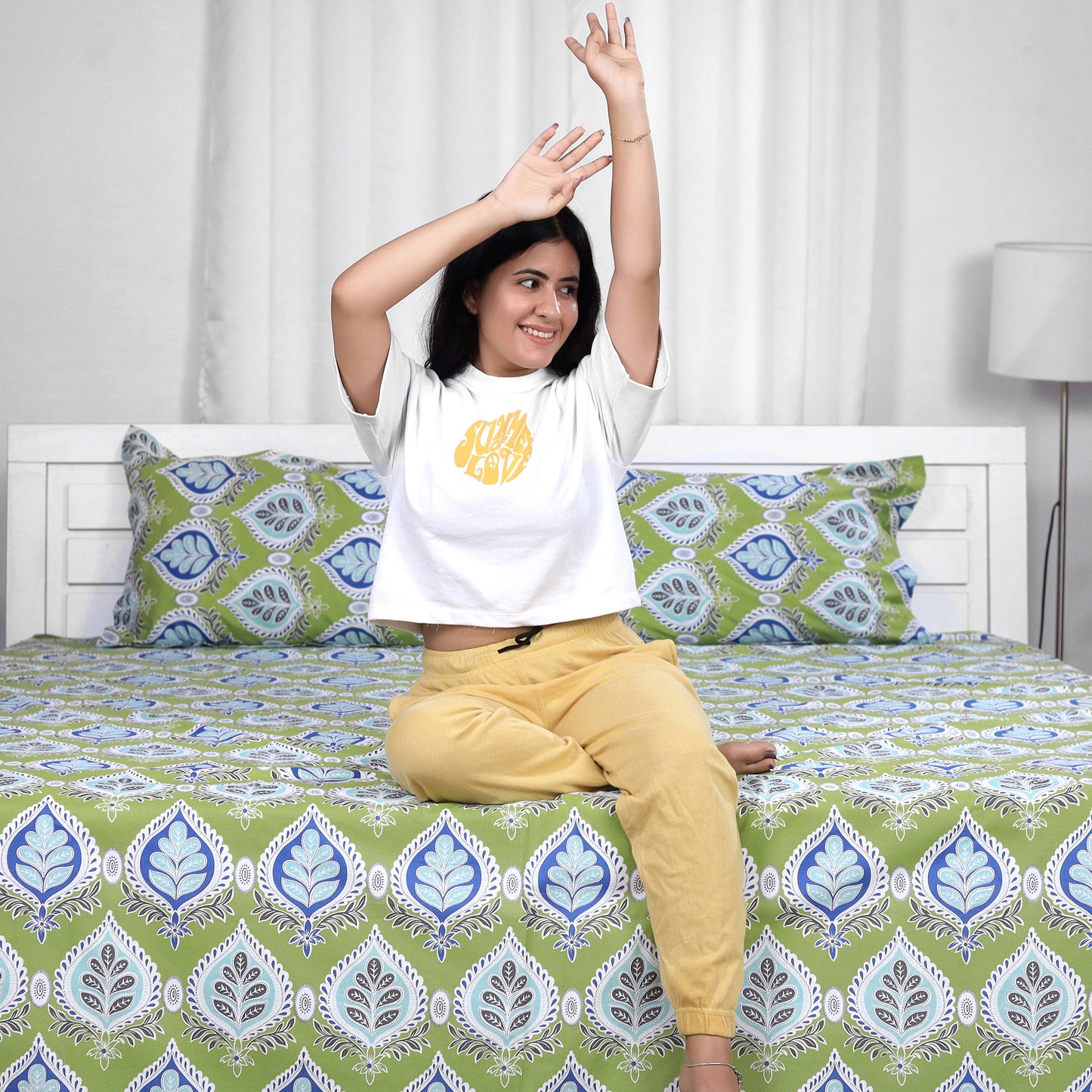 Damask Motif Bedsheet For Double Bed