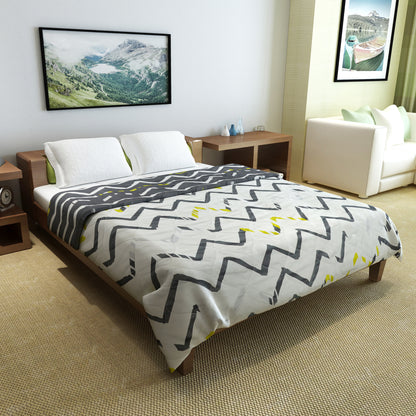Grey and White Chevron Double Bed AC Quilt Comforter