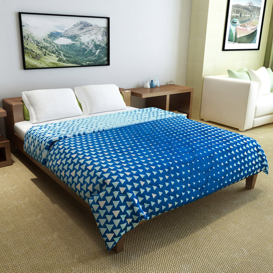 Blue Shade Geometric Double Bed Comforter – 150 GSM Microfiber