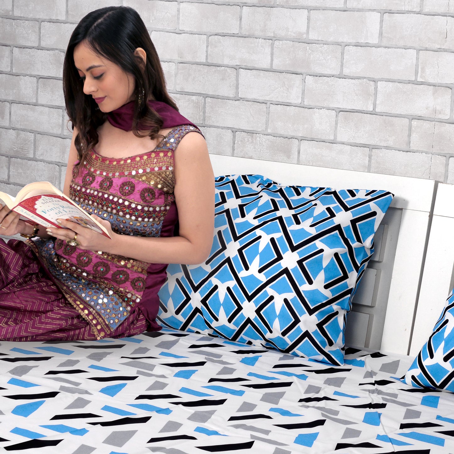 Grey & Blue Abstract 144 TC Polycotton Double Bedsheet With 2 Pillowcovers