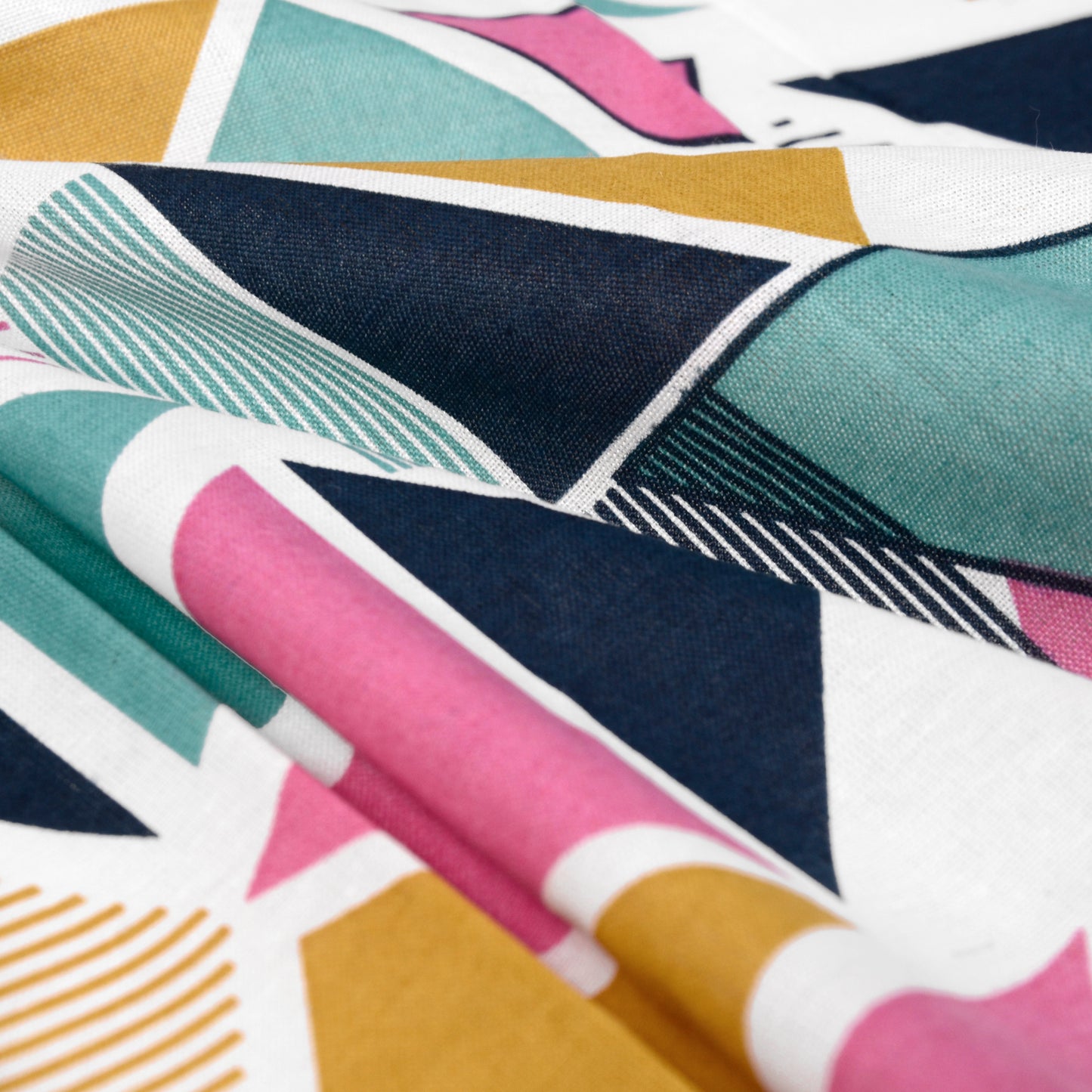 Multicolor Geometric 144 TC Polycotton King Bedsheet With 2 Pillowcovers