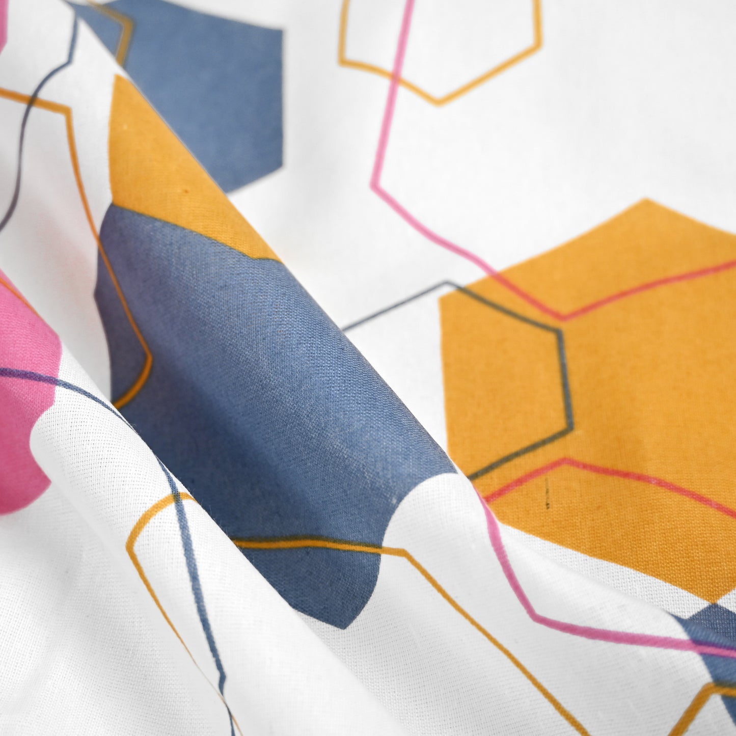 Yellow & Grey Geometric 144 TC Polycotton King Bedsheet With 2 Pillowcovers