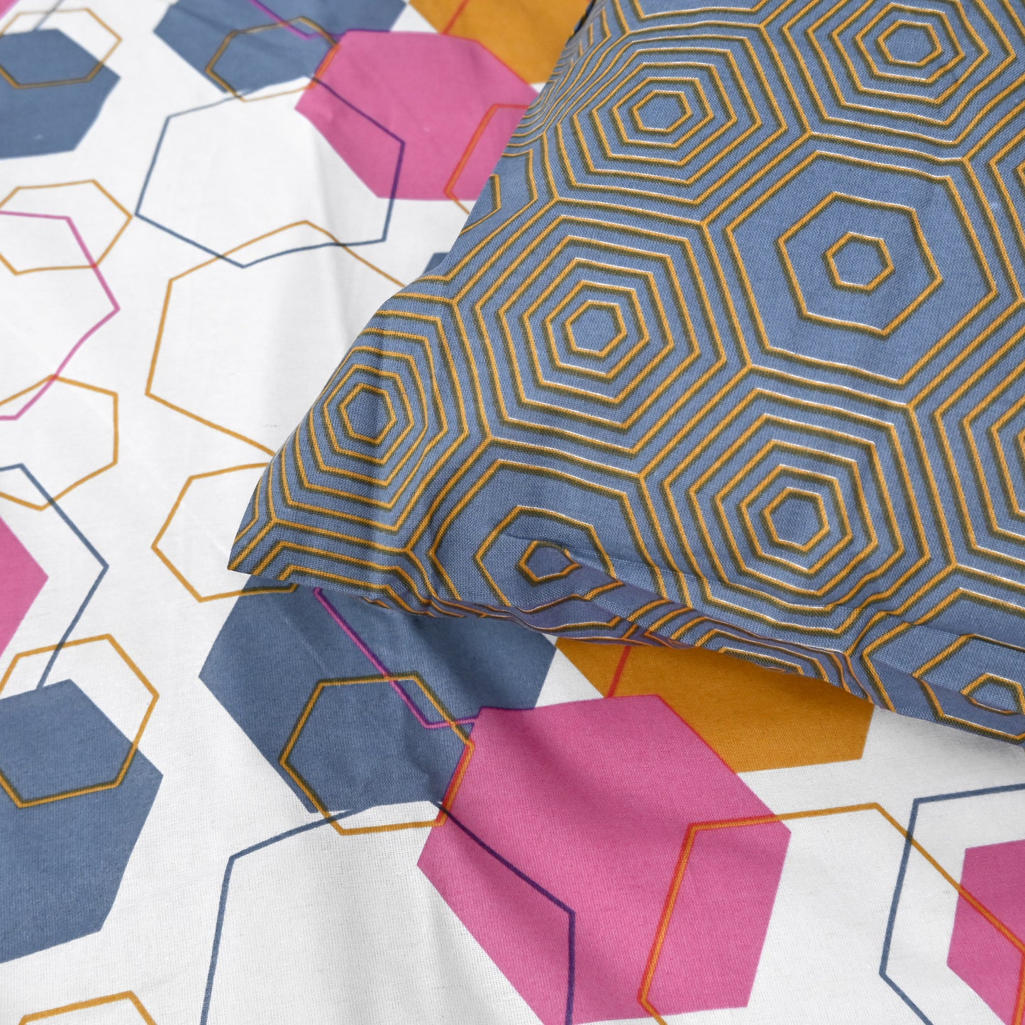 Yellow & Grey Geometric 144 TC Polycotton King Bedsheet With 2 Pillowcovers