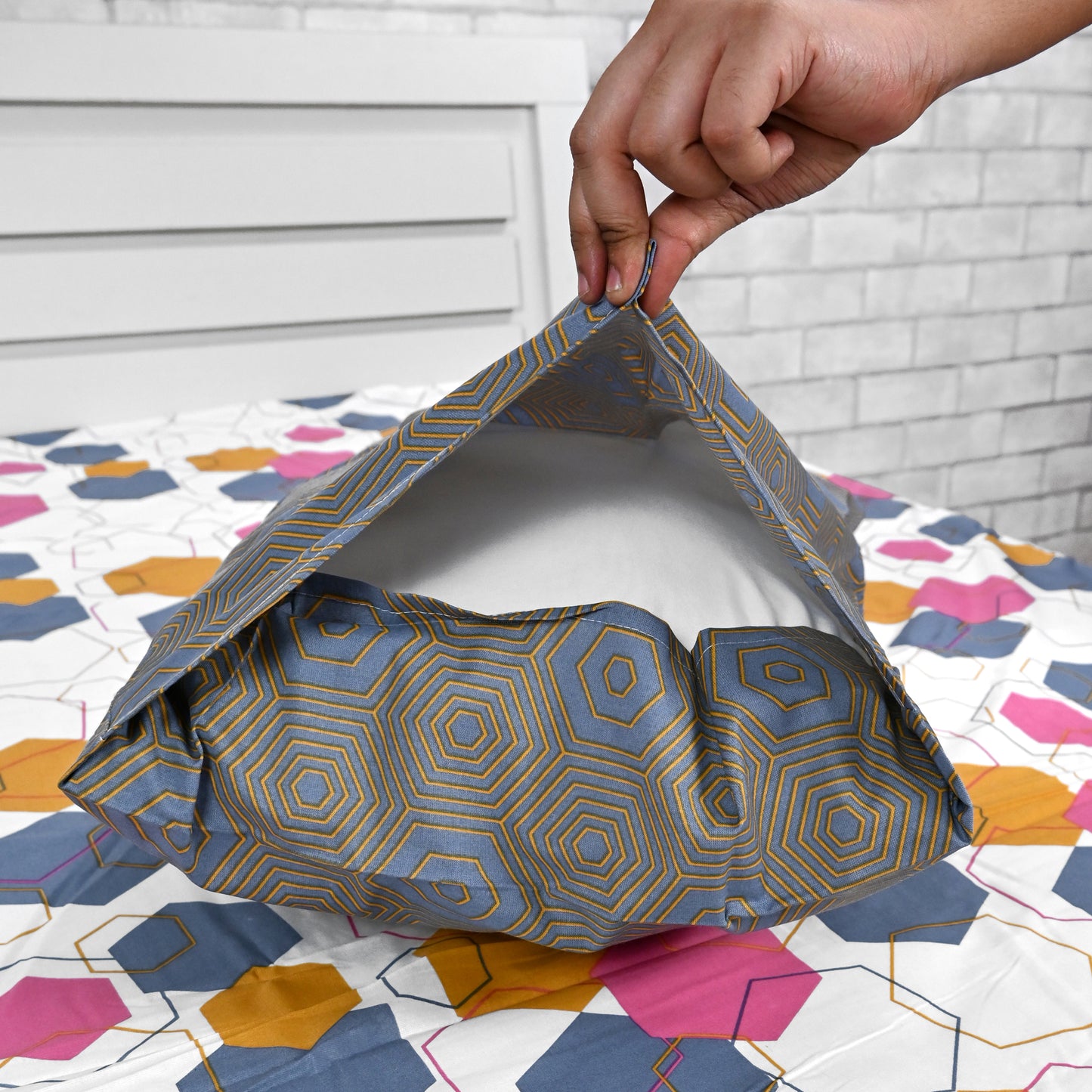 Yellow & Grey Geometric 144 TC Polycotton Double Bedsheet With 2 Pillowcovers