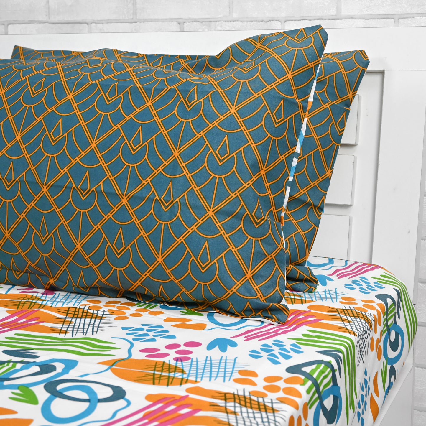 Teal & Mustard Abstract 144 TC Polycotton King Bedsheet With 2 Pillowcovers