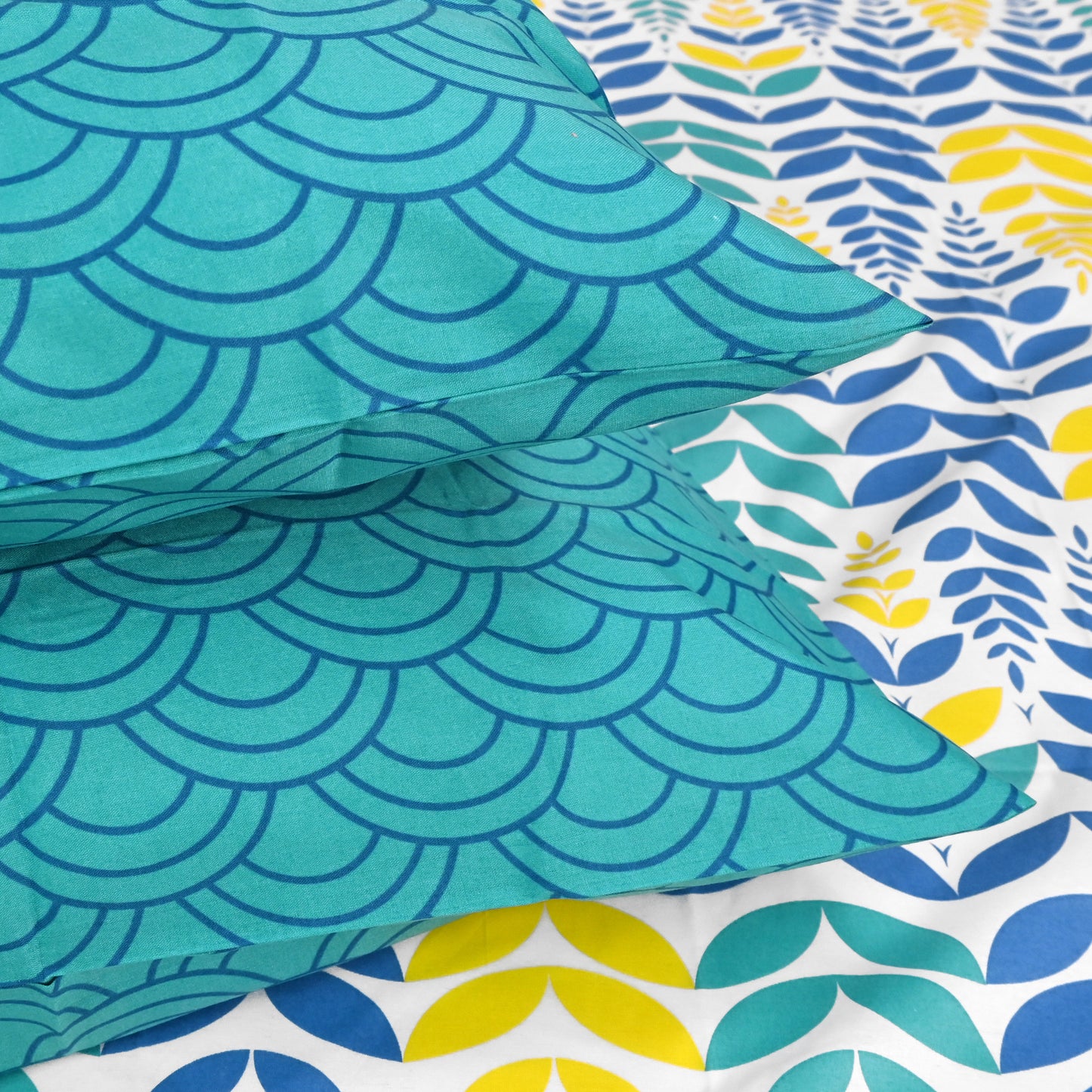 Blue & Yellow Floral 144 TC Polycotton King Bedsheet With 2 Pillowcovers